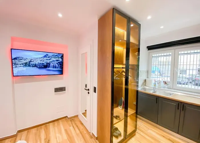 Matisse No14 - Center * Τίρανα